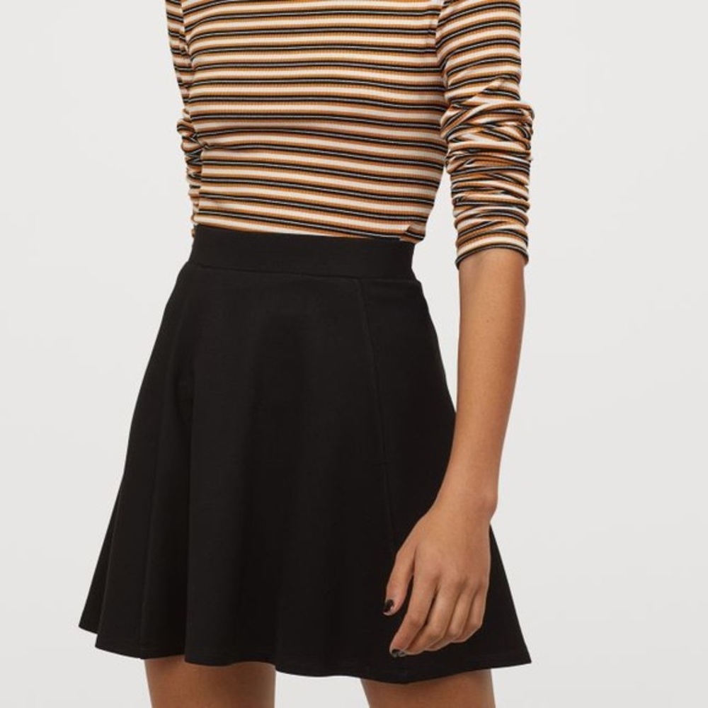 ✨H&M Black Skirt Flare Mini Pleated A-Line